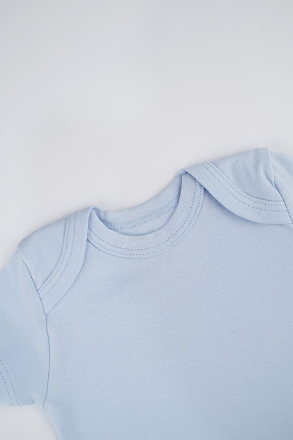 IMG_7554 Body Manga Corta Niño Celeste Claro